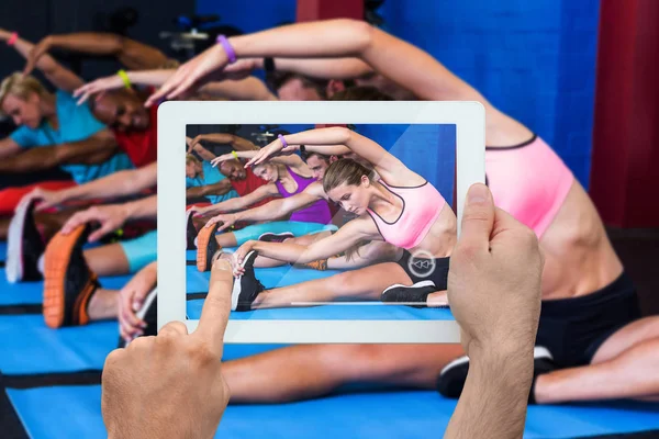 Hände mit digitalem Tablet — Stockfoto