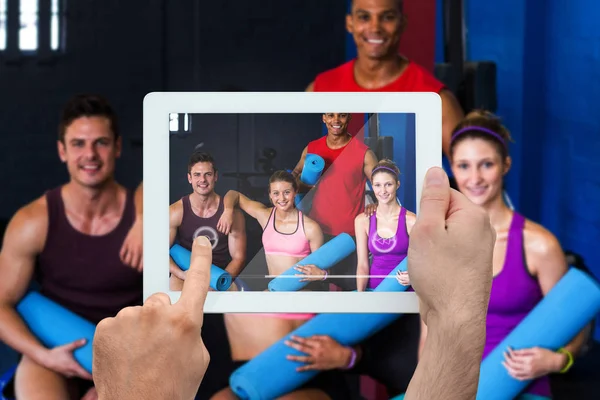 Hände mit digitalem Tablet — Stockfoto