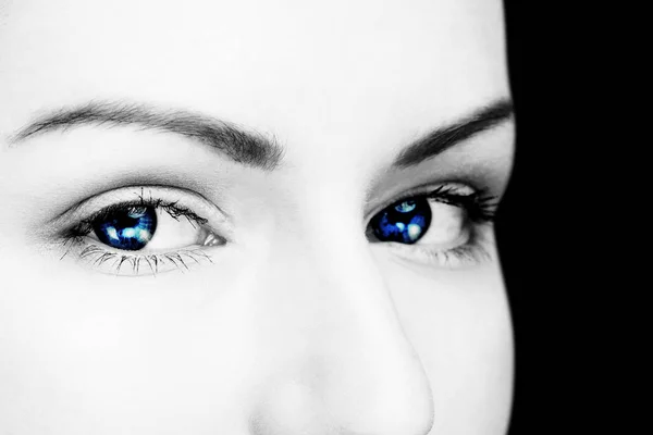 Female blue bright eyes — Stock Photo, Image