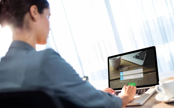 Woman using laptop — Stock Photo, Image