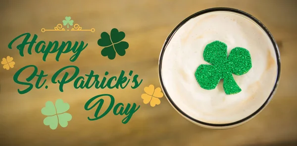 St Patricks Day glas öl — Stockfoto