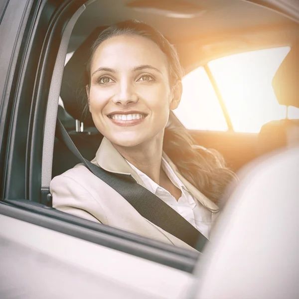 Mujer conduciendo coche — Foto de Stock