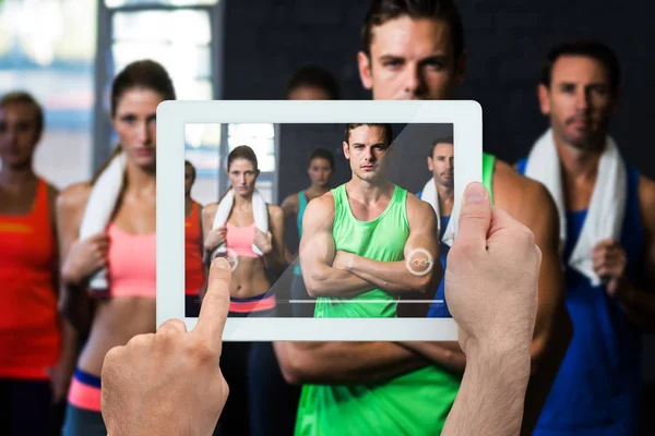 Hände mit digitalem Tablet — Stockfoto