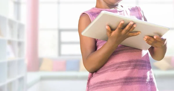 Child on tablet in Library — Stock Photo, Image