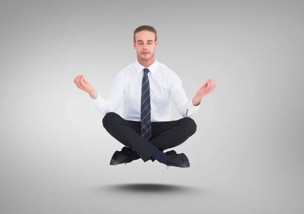 Uomo d'affari Meditando galleggiante — Foto Stock