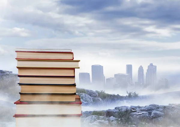 Libros apilados por ciudad distante — Foto de Stock