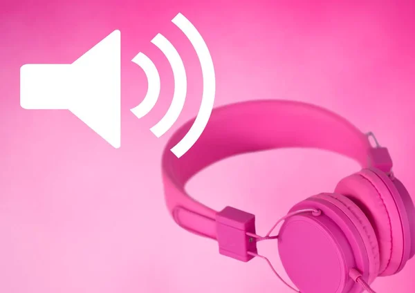 Рожеві навушники з піктограмою гучності динаміка — стокове фото