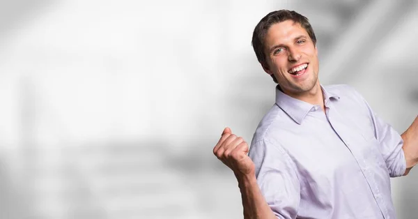 Camisa hombre de lavanda con puño contra fondo gris borroso — Foto de Stock