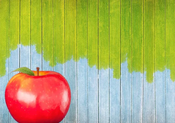 Manzana contra madera colorida pintada —  Fotos de Stock
