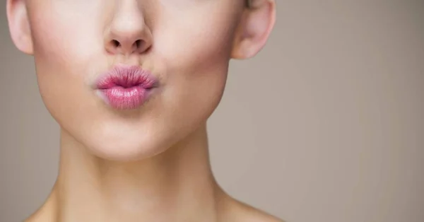 Close up of puckered lips against brown background — Stock Photo, Image