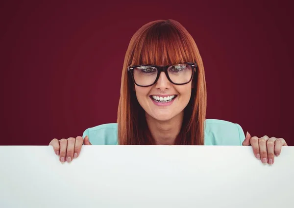 Woman in glasses with large blank card against maroon background — Stock Photo, Image