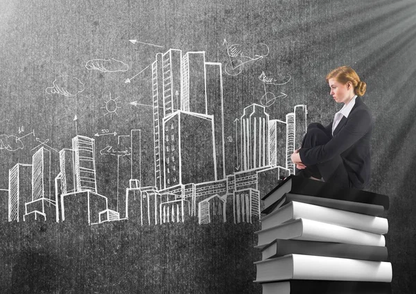 นักธุรกิจหญิงนั่งอยู่บนหนังสือ 3 มิติที่วางซ้อนกันโดยภาพวาดอาคารในเมือง — ภาพถ่ายสต็อก