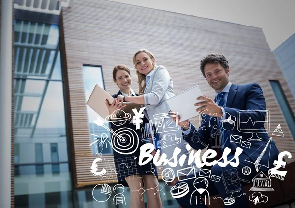 Gente de negocios sonriendo y utilizando dispositivos con garabatos blancos de negocios — Foto de Stock