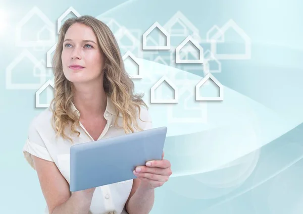 Femme avec tablette contre les graphiques de la maison blanche — Photo