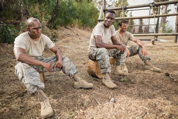 Soldati militari rilassanti — Foto Stock