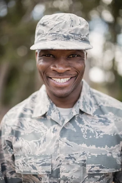 Boldog katonai katona portréját — Stock Fotó
