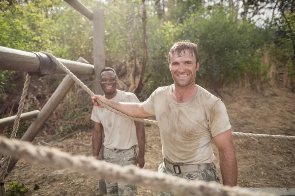 Військової солдатів, посміхаючись — стокове фото