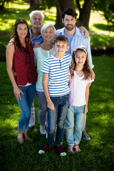 Multi generation family in park — Stock Photo, Image