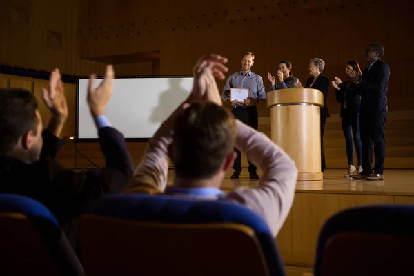 Bedrijfsleiders applaudisseren — Stockfoto