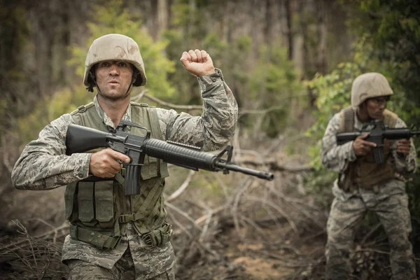 Militaire soldaten tijdens de opleiding training — Stockfoto