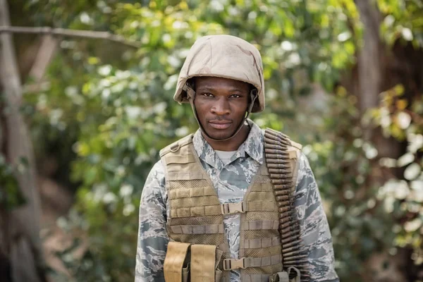 Magabiztos katonai katona — Stock Fotó