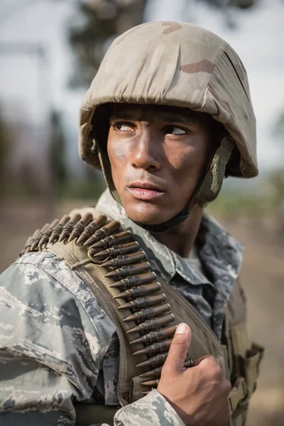 Soldado militar durante ejercicio de entrenamiento — Foto de Stock