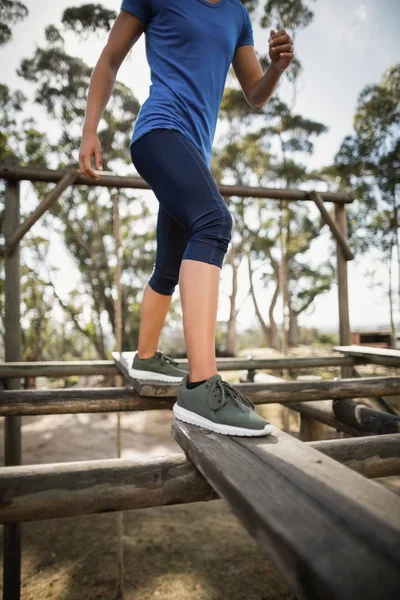 Fit vrouw beoefenen — Stockfoto