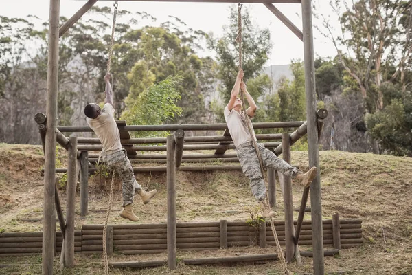 Military soldiers climbing rope — Stock Photo, Image