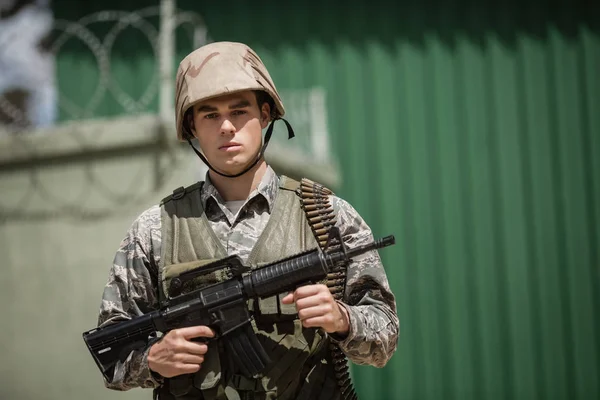 Katonai katona állt, a rile — Stock Fotó
