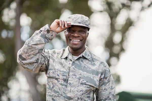 Portret van gelukkig militaire soldaat — Stockfoto
