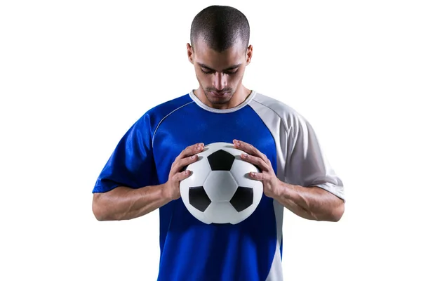 Giocatore di calcio che tiene il calcio con entrambe le mani — Foto Stock