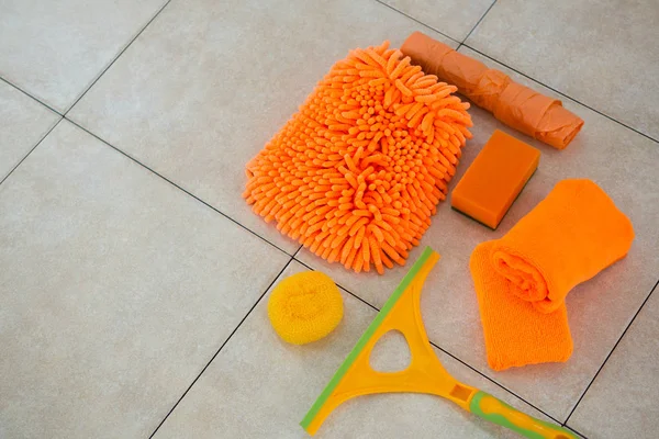 Oranje schoonmakende producten — Stockfoto