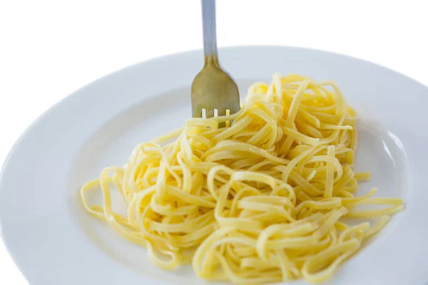 Close-up de espaguete em placa com garfo — Fotografia de Stock