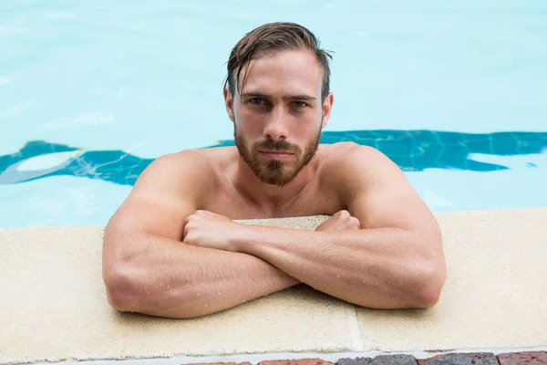 Lifeguard leaning on poolside — Stock Photo, Image