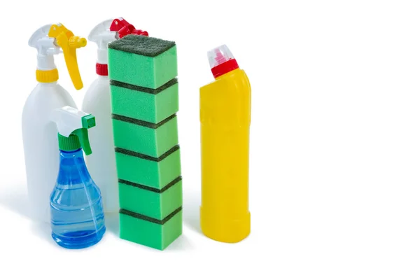 Pilha de esponjas com garrafas — Fotografia de Stock