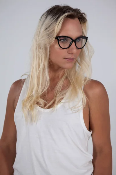 Transgender-Frau mit Brille — Stockfoto