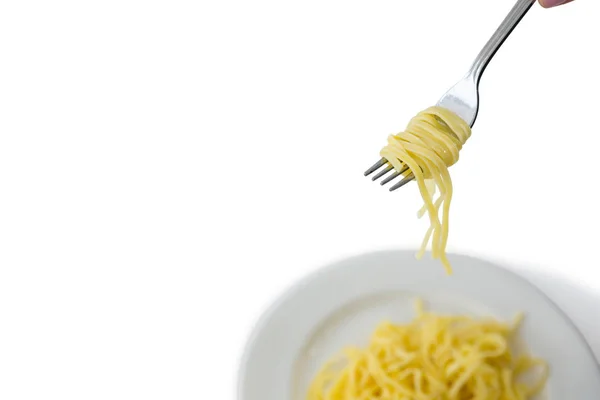 Спагетти в тарелке с вилкой — стоковое фото