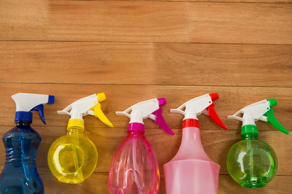Vista aerea di bottiglie spray colorate — Foto Stock