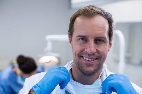 Portrait of smiling dentist — Stock Photo, Image