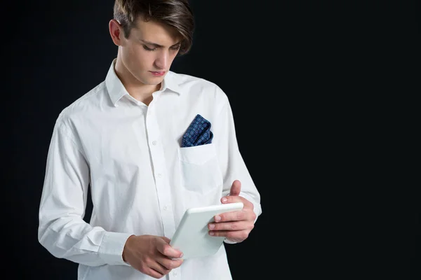 Androgynous man using digital tablet — Stock Photo, Image