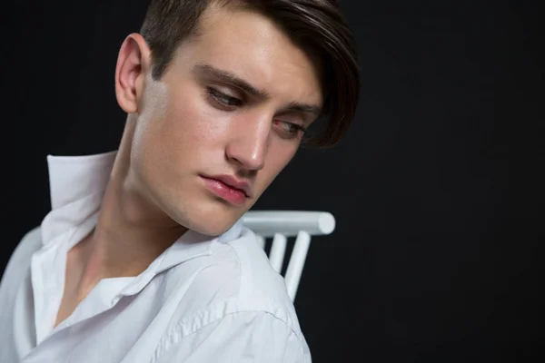 Androgyne man poseren — Stockfoto