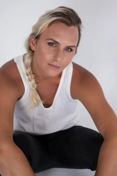 Retrato de mujer transgénero sentada —  Fotos de Stock