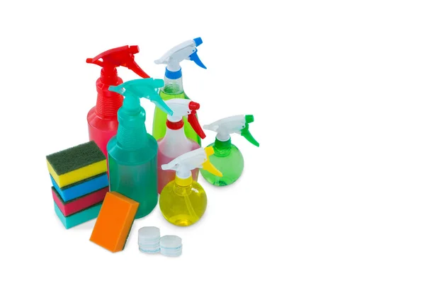 Kolorowe gąbki i spray butelki — Zdjęcie stockowe