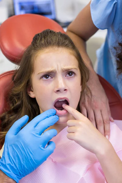 Dentist examining young patient — Stock Photo, Image