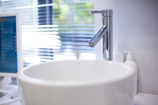 Lavabo en clínica dental — Foto de Stock