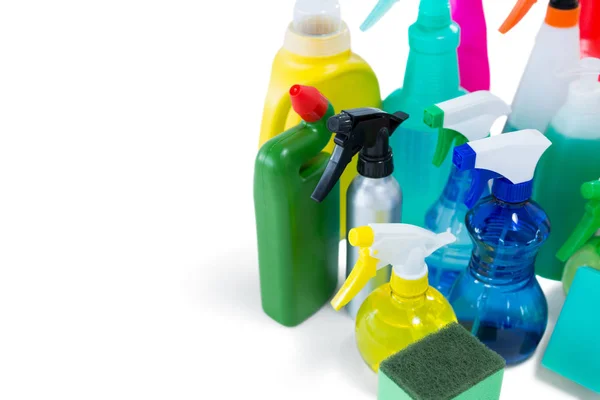 Botellas de spray de colores con esponjas y guantes —  Fotos de Stock