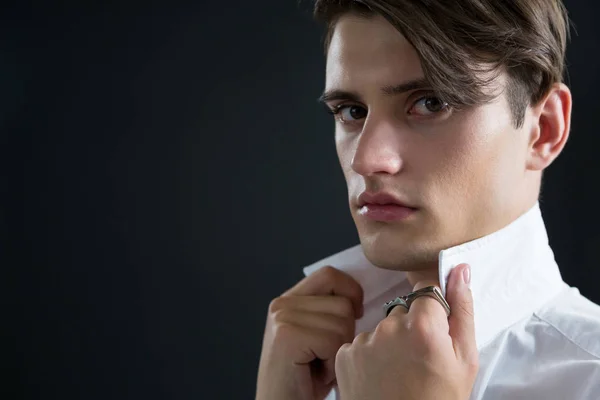 Androgynous man holding his collar — Stock Photo, Image