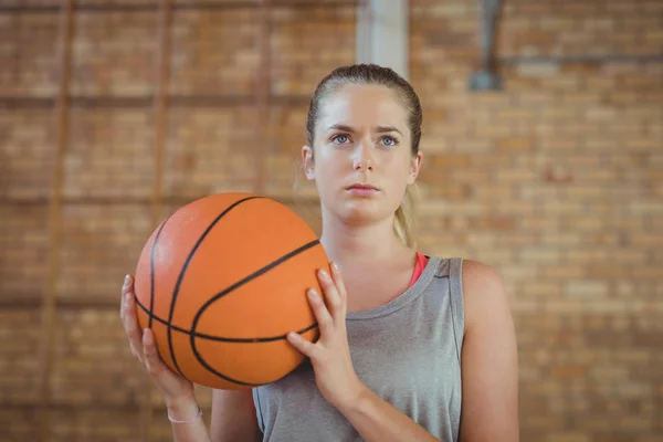 Cesto com bola de basquetebol - Jogos - ACESSÓRIOS - Mulher 