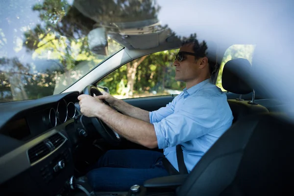 Young man driving car — Stock Photo, Image