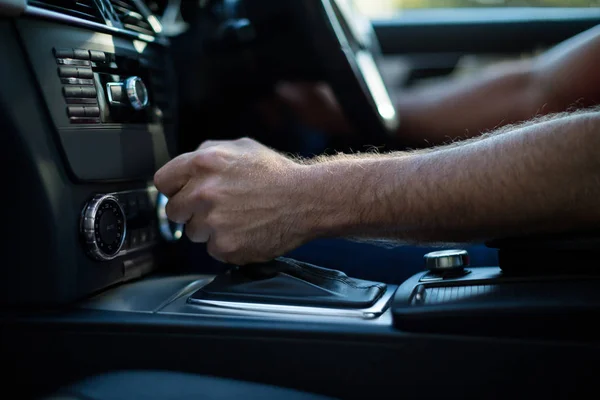 Close-up de Man Driving Car — Fotografia de Stock